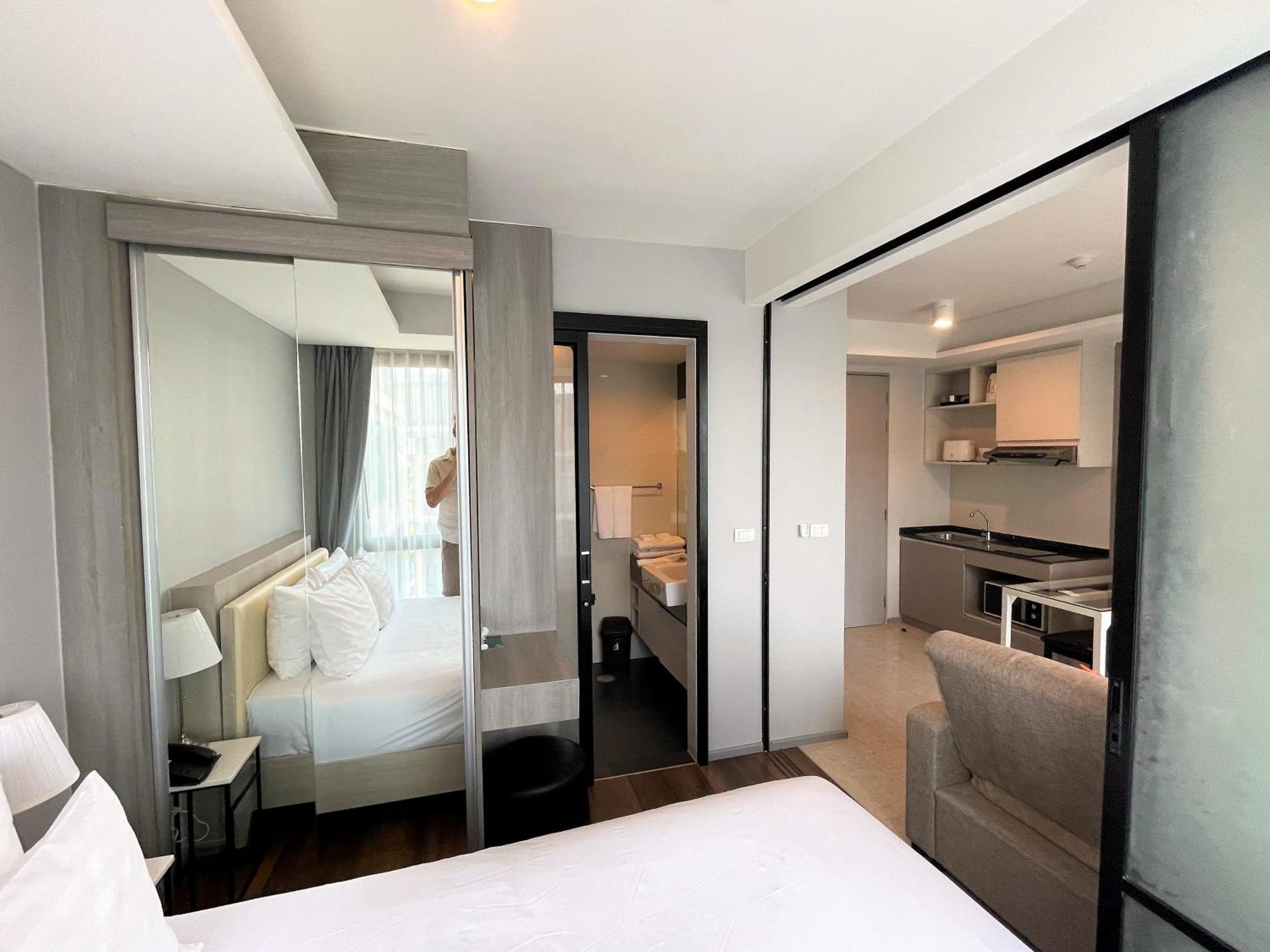 6Th Avenue Surin By Lofty Apartman Szoba fotó